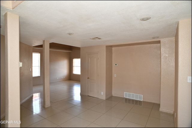 empty room featuring light tile patterned flooring