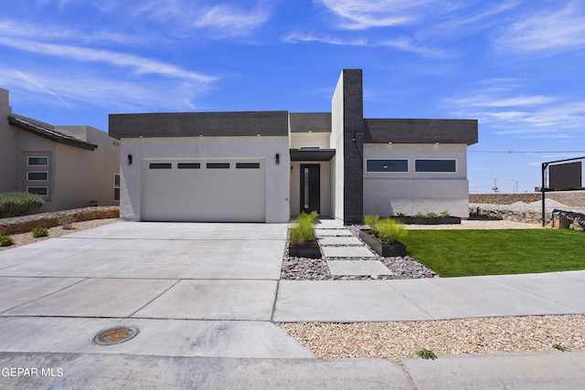 view of front facade featuring a garage and a front lawn