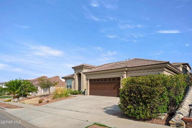 view of front facade with a garage