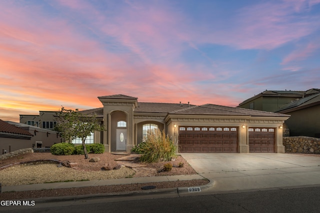 view of front facade featuring a garage