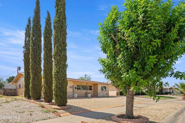 view of front of property featuring stucco siding