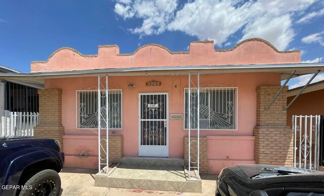 view of front facade