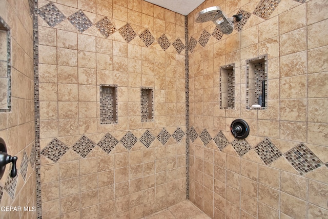 bathroom featuring a tile shower