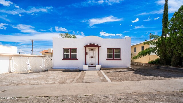 view of front of property