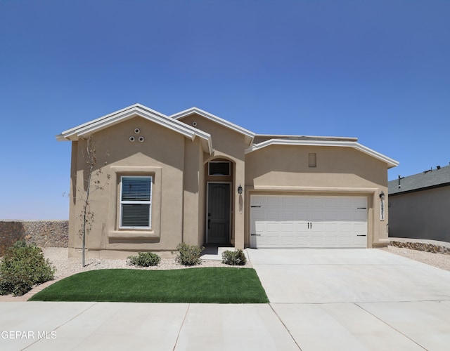 view of front facade featuring a garage