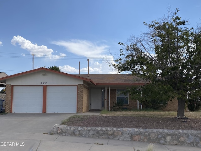 view of front facade featuring a garage