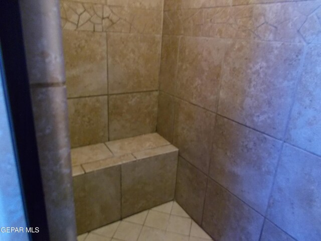 details with a tile shower