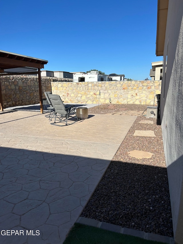 view of yard with a patio