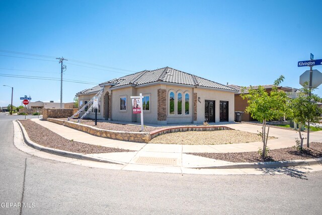 view of front of house