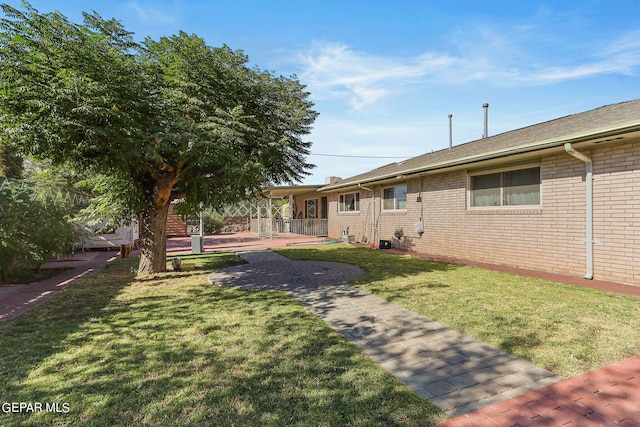 view of yard featuring a patio area