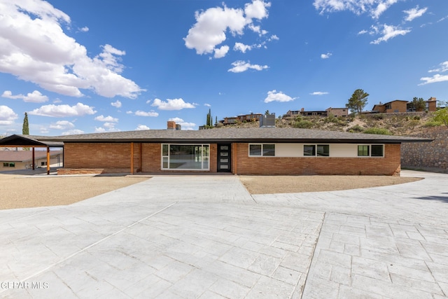 ranch-style home with brick siding and driveway