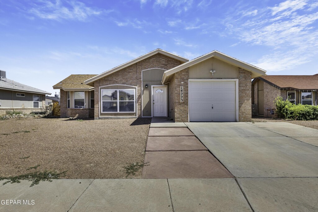 single story home featuring a garage