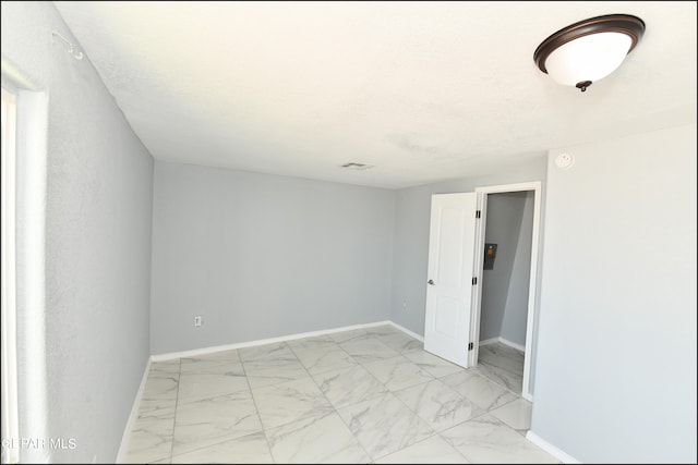 unfurnished room featuring light tile patterned floors