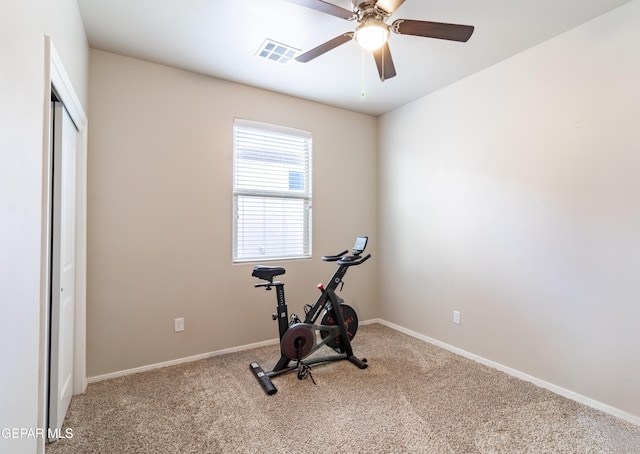 workout room with carpet floors, visible vents, baseboards, and a ceiling fan