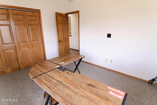 unfurnished office featuring carpet floors, visible vents, and baseboards