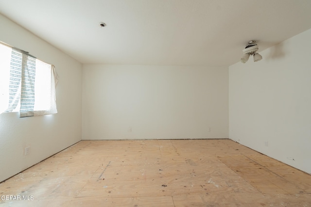 spare room featuring ceiling fan