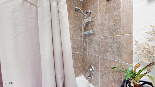 bathroom with shower / bathtub combination with curtain