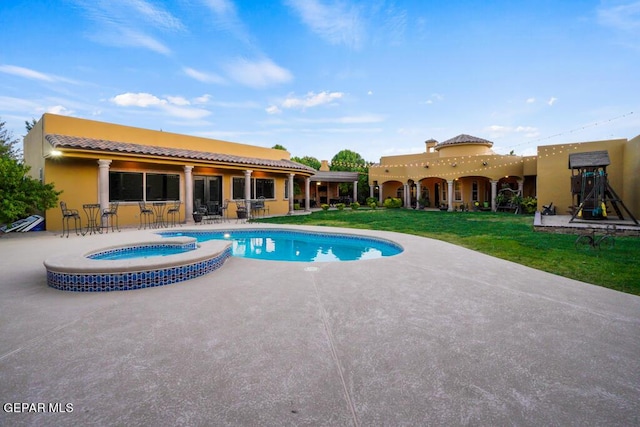 4500 Honey Willow Way, El Paso, TX 79922 - view of swimming pool with a lawn, a patio, and a pool with connected hot tub