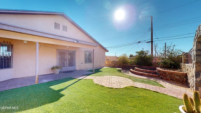 view of yard featuring a patio