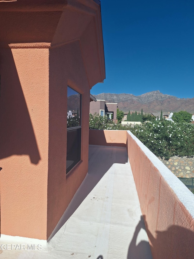 balcony featuring a mountain view