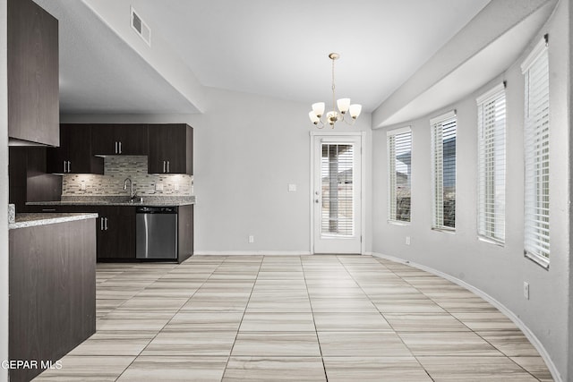 kitchen with visible vents, a notable chandelier, a sink, tasteful backsplash, and stainless steel dishwasher