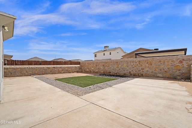 view of yard featuring a fenced backyard and a patio area