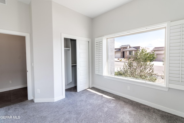 unfurnished bedroom with carpet and a closet