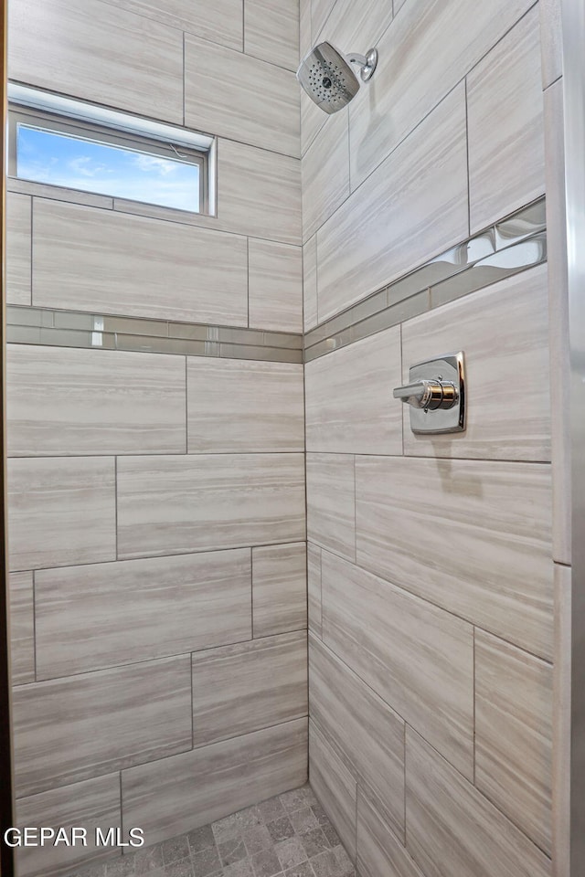 bathroom featuring tiled shower