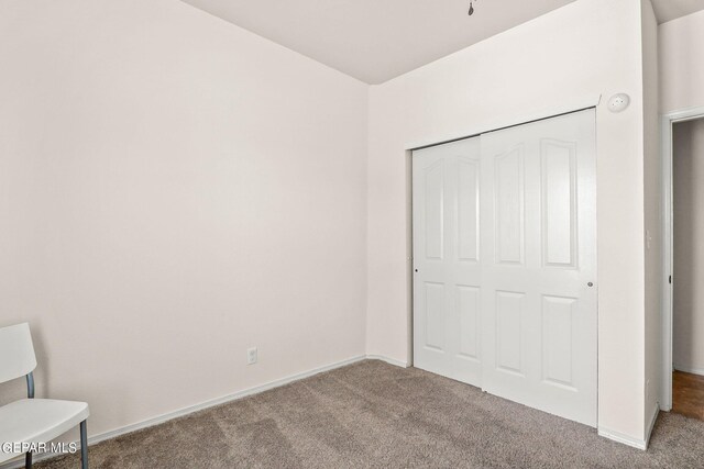 unfurnished bedroom with carpet and a closet