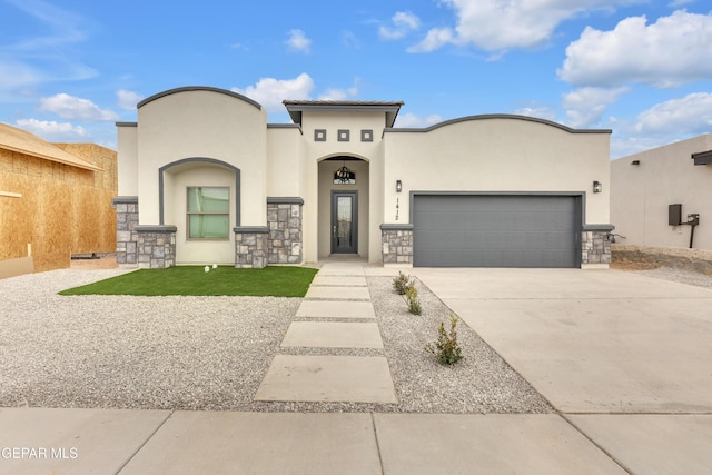 view of front facade featuring a garage