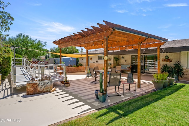 view of patio featuring a pergola