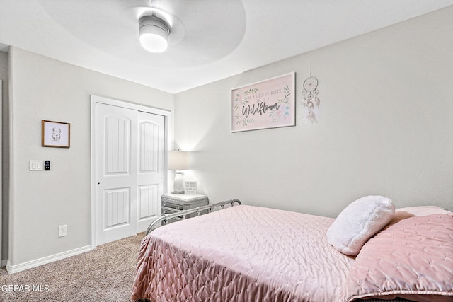 bedroom featuring carpet floors, ceiling fan, and a closet