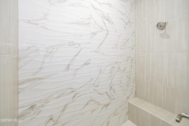 bathroom featuring tiled shower