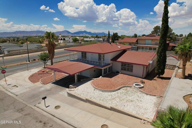 view of front of house featuring a mountain view