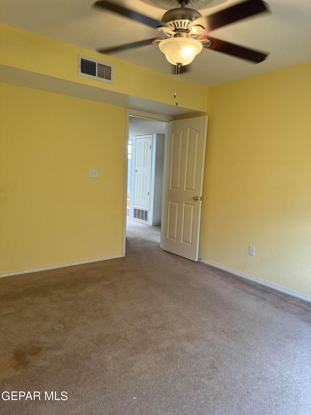 unfurnished room with carpet flooring and ceiling fan