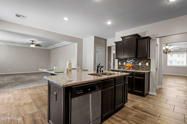 kitchen featuring sink, ceiling fan with notable chandelier, light hardwood / wood-style flooring, a center island with sink, and stainless steel dishwasher