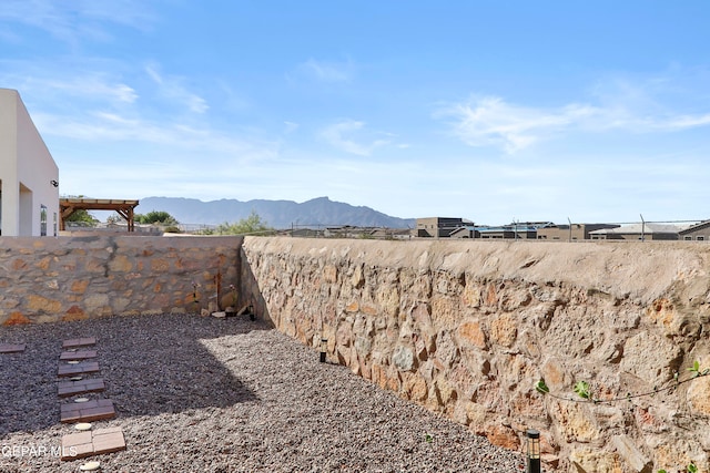 view of yard with a mountain view