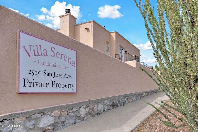 view of community / neighborhood sign