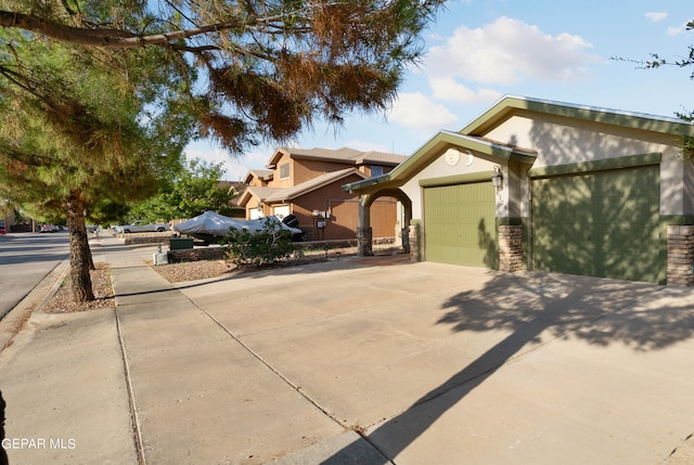 view of front facade featuring a garage