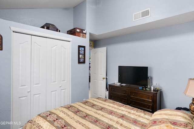 bedroom featuring lofted ceiling and a closet