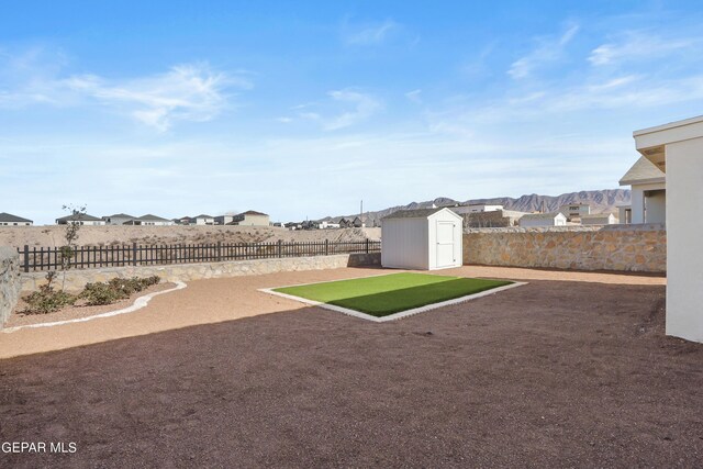 view of yard with a storage unit