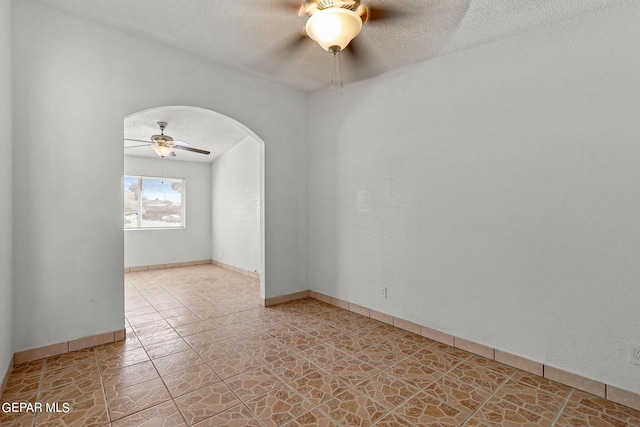 unfurnished room with a textured ceiling and ceiling fan