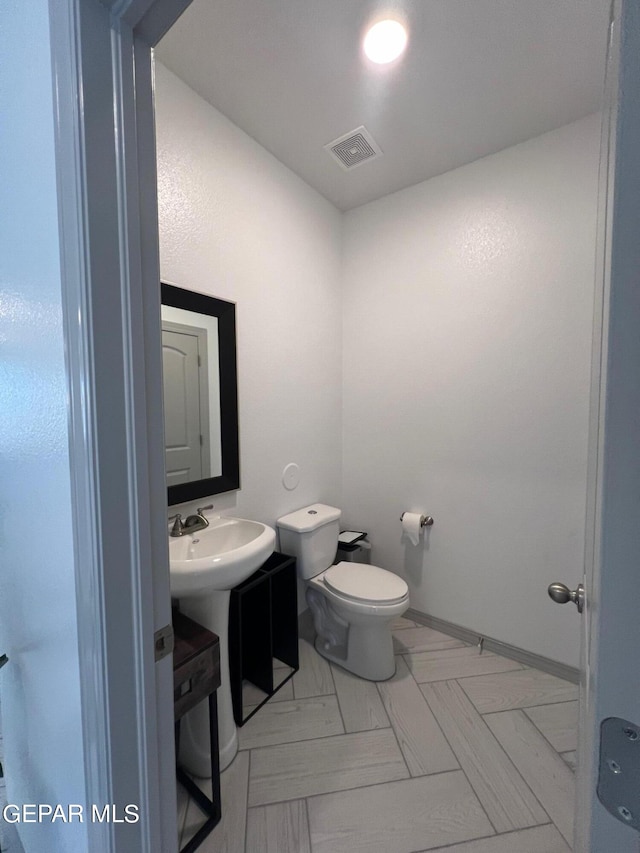 bathroom featuring toilet