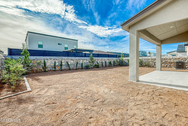 view of yard featuring a patio