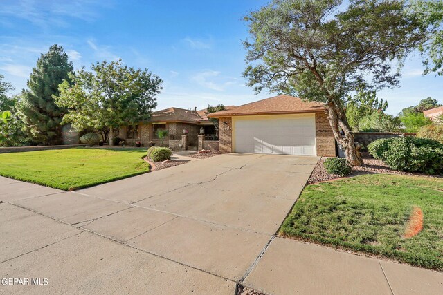 view of front of property featuring a front lawn and a garage