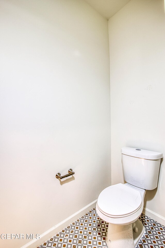 bathroom featuring toilet