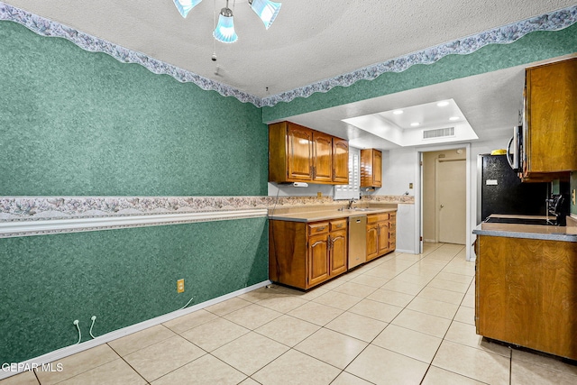 kitchen featuring ceiling fan, sink, light tile patterned floors, and stainless steel appliances