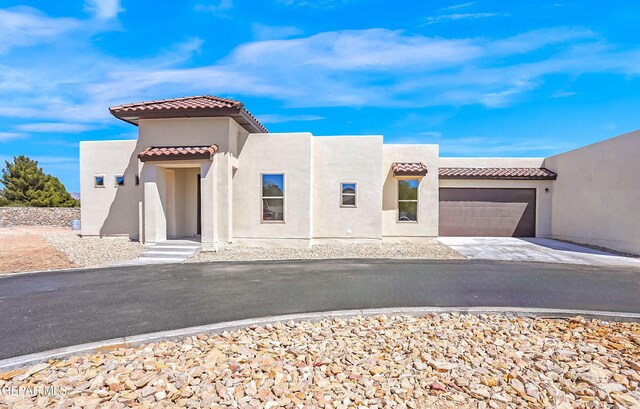 view of front facade featuring a garage