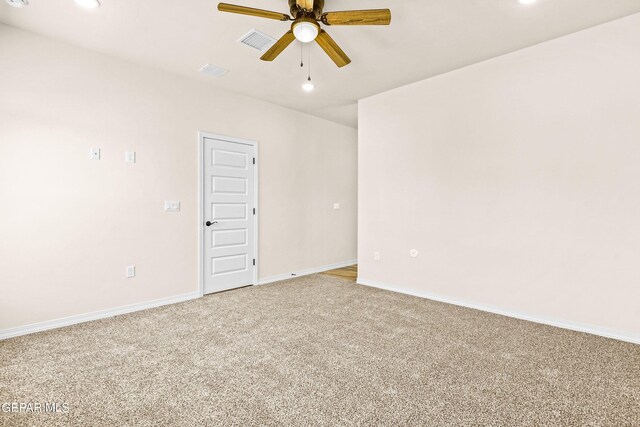 carpeted empty room featuring ceiling fan