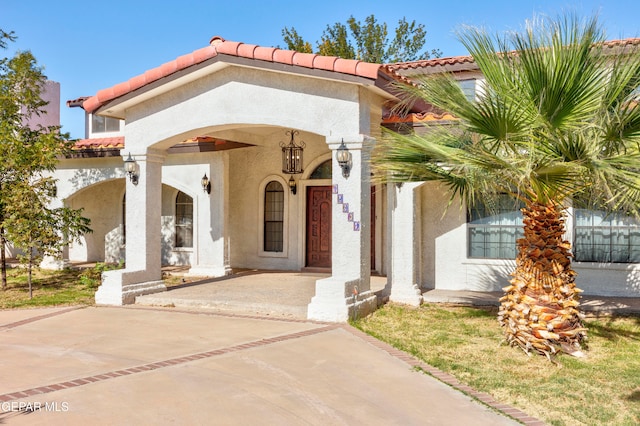 view of front of property featuring covered porch